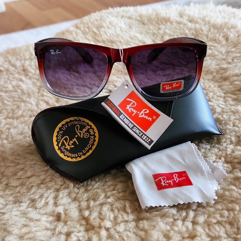 Gorgeous NWT Ray BAN Wayfarer Sunglasses